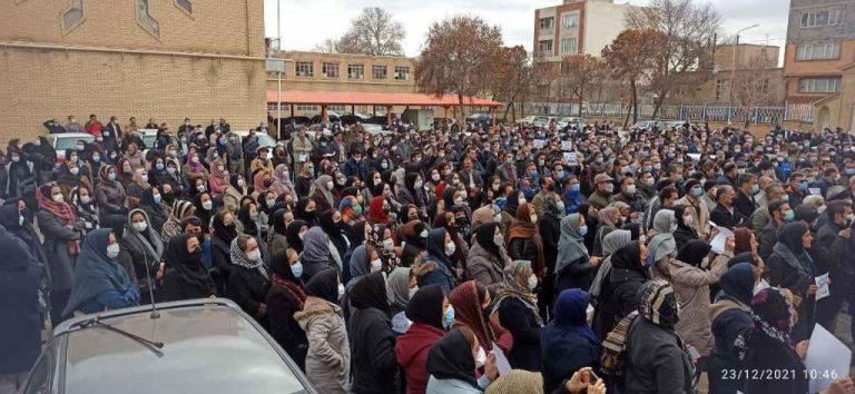 İran’ın 100’den Fazla Kasaba ve Kentindeki Öğretmenler Düşük Ücretleri Protesto Ediyor!